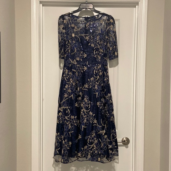 Semi-formal/ formal dress - Picture 1 of 11